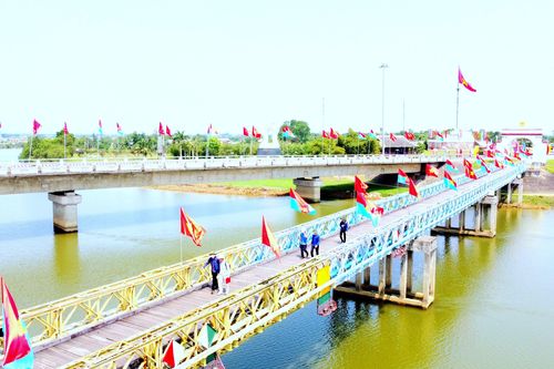 Di tích cầu Hiền Lương bị xuống cấp nghiêm trọng