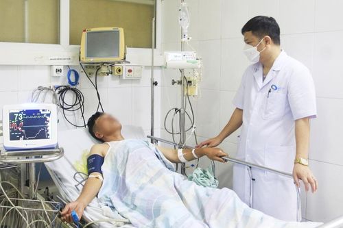 Người đàn ông bị ngộ độc sau khi ăn nửa cân so biển