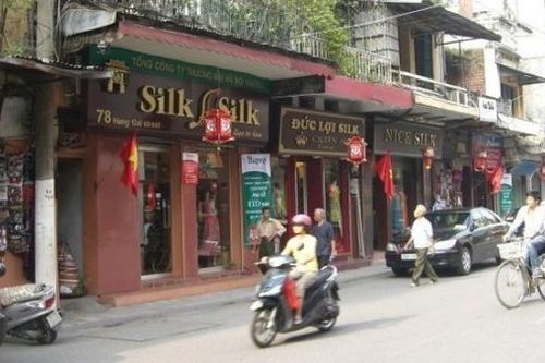 Dân Hà Nội và TP. Hồ Chí Minh mất 169 năm 'cày cuốc' nếu muốn mua nhà mặt phố