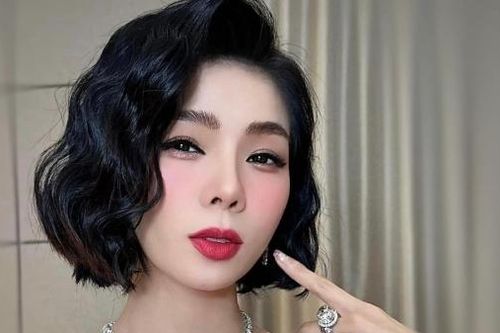 Ca sĩ Lệ Quyên 'đốt mắt' fan với vóc dáng nuột nà