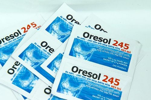Cho trẻ uống oresol thế nào mới an toàn?