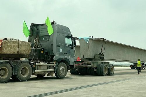 Công an Đức Thọ cảm ơn VietNamNet phản ánh kịp thời vụ xe quá khổ có hộ tống
