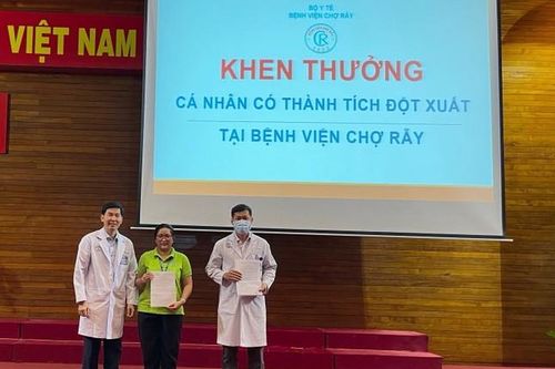 Nữ nhân viên phát hiện 'thầy giáo dởm' gọi điện lừa phụ huynh 'con đang cấp cứu'