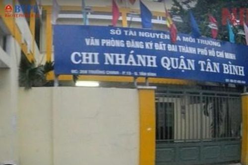 Phê chuẩn Quyết định khởi tố, bắt tạm giam 3 cán bộ quận Tân Bình