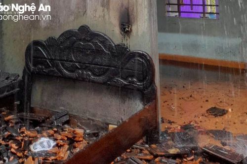 Cháy nhà do xông than để đón con dâu mới sinh