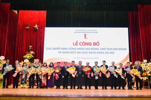 Bộ GD&ĐT trao quyết định công nhận Giám đốc Đại học Bách khoa Hà Nội