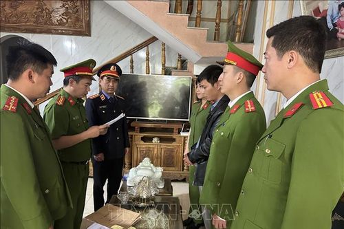 Bắt tạm giam cán bộ địa chính thị trấn Quý Lộc, tỉnh Thanh Hóa
