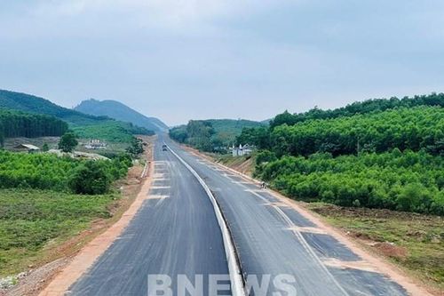 Khẩn trương hoàn thành các hạng mục còn lại của cao tốc Cam Lộ - La Sơn
