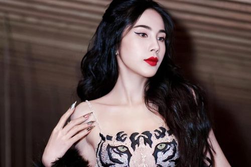 Thủy Tiên nói gì khi khán giả khuyên trở lại đường đua nghệ thuật?