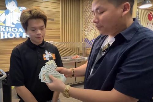 Mở quán lẩu, Khoa Pug tiết lộ mức lương của nhân viên phục vụ