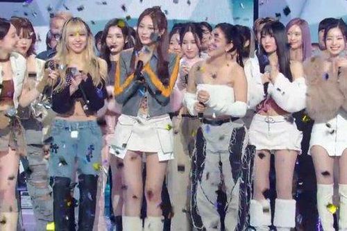 TWICE có chiếc cúp đầu tiên sau hơn 1 năm nhưng vẫn bị netizen mỉa mai