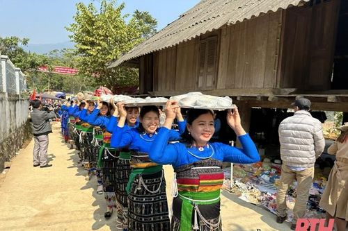 Rộn ràng lễ hội...