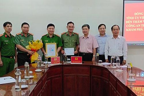 Khen thưởng tập thể cán bộ, chiến sĩ Công an có thành tích xuất sắc