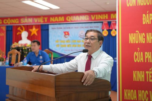 Lãnh đạo Trường Cao đẳng Kỹ thuật Công nghệ Nha Trang đối thoại với đoàn viên, thanh niên