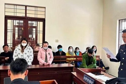 Hai bảo mẫu hành hạ trẻ em lĩnh án