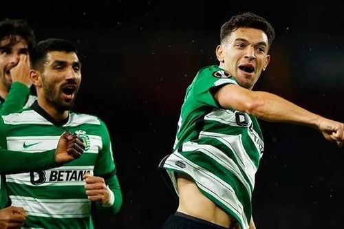 Cú lốp bóng từ khoảng cách 40m khiến Arsenal dừng bước tại Europa league