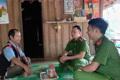 Phát huy vai trò người có uy tín ở huyện vùng cao Ba Tơ