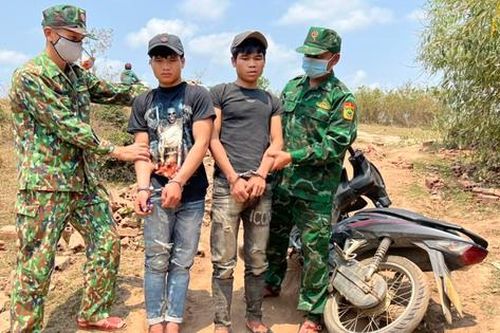 Góp tiền sang Lào mua ma túy về sử dụng