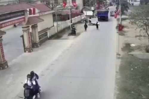 Nữ sinh tử vong thương tâm dưới bánh xe tải