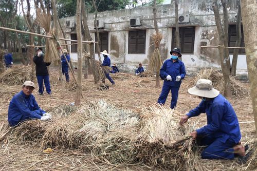 Những 'kiến trúc sư' còn sót lại của nhà dài Ê-đê
