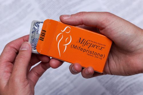 Bang đầu tiên của Mỹ cấm thuốc phá thai