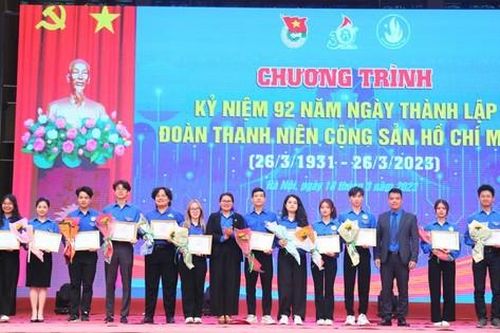 Trường ĐH Mở Hà Nội tuyên dương 45 cán bộ Đoàn tiêu biểu, có đóng góp tích cực cho phong trào Đoàn