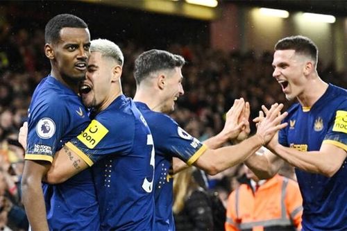 Newcastle trở lại mạch thắng, áp sát tốp 4