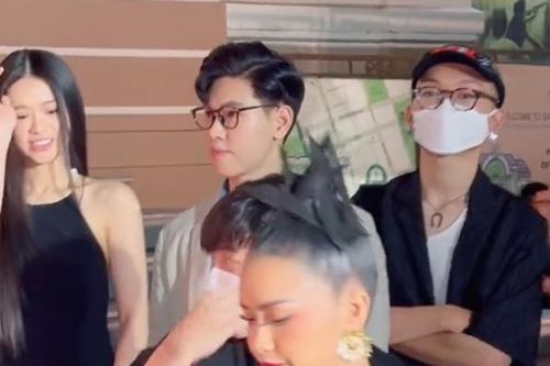 Linh Ka ghi điểm mạnh bằng hành động tinh tế khi đi sự kiện