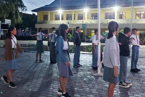 Tranh cãi về 'lớp học lúc bình minh'
