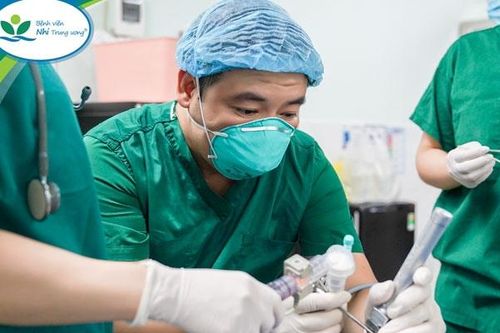 Liên tiếp nhiều ca trẻ hóc dị vật phải cấp cứu