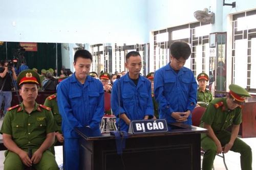 Đà Nẵng: Nhóm côn đồ đánh nữ nhân viên gác chắn tàu lãnh án hơn 8 năm tù