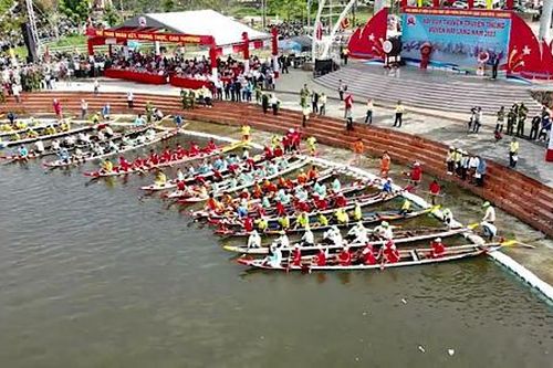Tưng bừng lễ hội đua thuyền truyền thống ở Hải Lăng