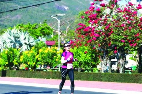ĐKVĐ marathon phong trào Hồng Thái: Hạnh phúc khi được chạy cùng chồng