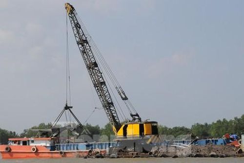 Phó Thủ tướng chỉ đạo 'nóng' về cấp vật liệu cho dự án giao thông trọng điểm