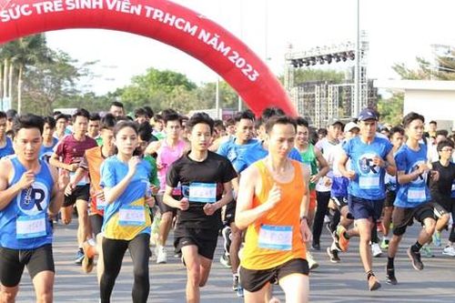 Đông đảo sinh viên TPHCM thi chạy, đấu võ, cờ tướng... tại ngày hội sức trẻ