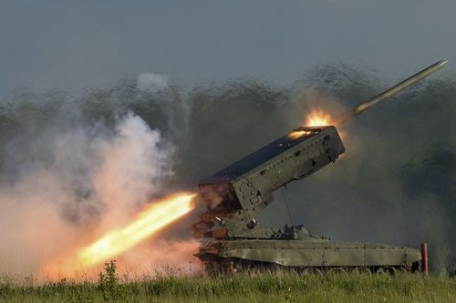 Video pháo phản lực Grad và TOS-1A 'song kiếm' tấn công ở Ukraine