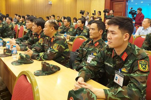 40 kiểm định viên quân sự chi viện cho Hà Nội, TP.HCM