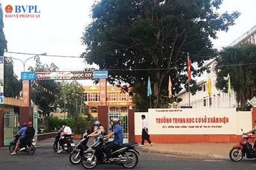 Nhắn tin 'gạ tình' nữ sinh lớp 8, một nam giáo viên bị tạm giữ