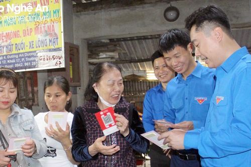 500 đội hình thanh niên Nghệ An hỗ trợ hoạt động chuyển đổi số cho 25.000 người dân