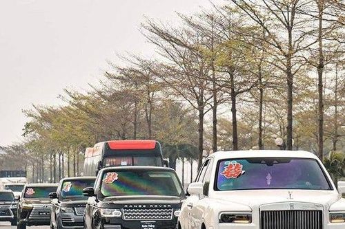 Đám cưới hội tụ dàn siêu xe và xe siêu sang hơn 200 tỷ đồng tại Hà Nội