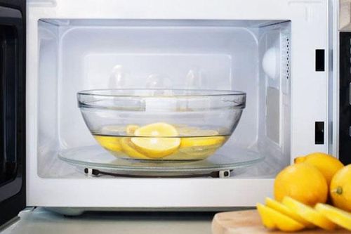 Bí quyết khử mùi hôi trong tủ lạnh và lò vi sóng đơn giản, ai cũng 'trầm trồ'