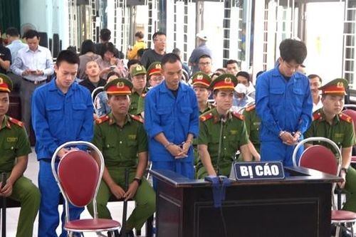 Nhóm thanh niên đánh nữ nhân viên gác chắn đường sắt lĩnh án