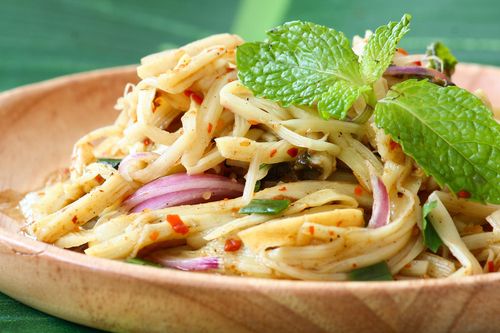 Những người không nên ăn măng tươi