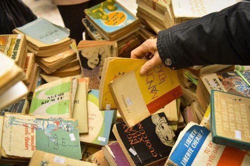 Sách truyện cũ một thời