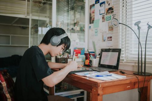 Dạy con kỹ năng phòng tránh lừa đảo trực tuyến