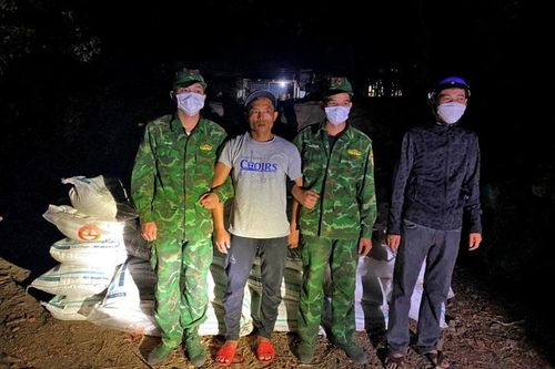 An Giang: Bắt giữ 1 đối tượng vận chuyển, cất giấu 1,5 tấn đường cát nhập lậu