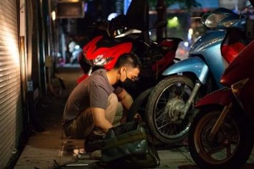 Biệt đội xuyên đêm cứu hộ xe máy 0 đồng ở Hà Nội