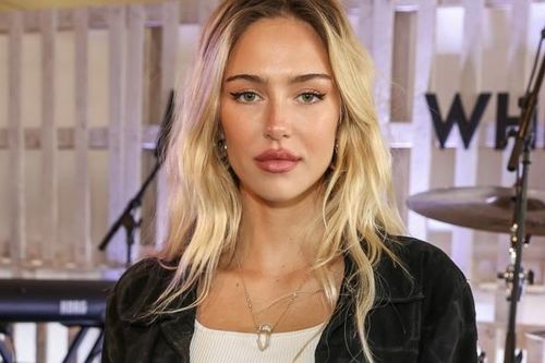 Sao nữ Delilah Belle Hamlin kể lại khoảnh khắc bị co giật trên phim trường