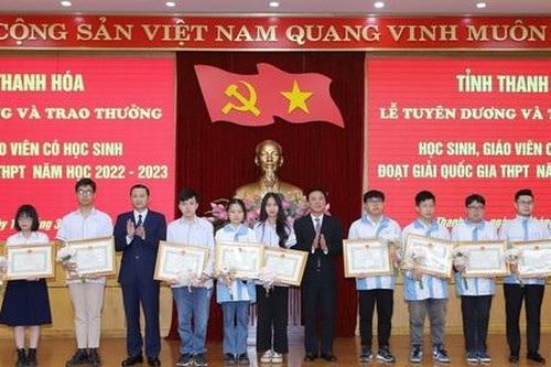 Thanh Hóa: Khen thưởng cho học sinh và giáo viên có học sinh đoạt giải quốc gia THPT