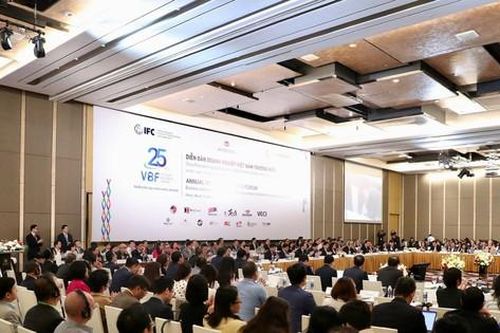 Nhà đầu tư ngoại đồng loạt kiến nghị 'nóng' về thị thực
